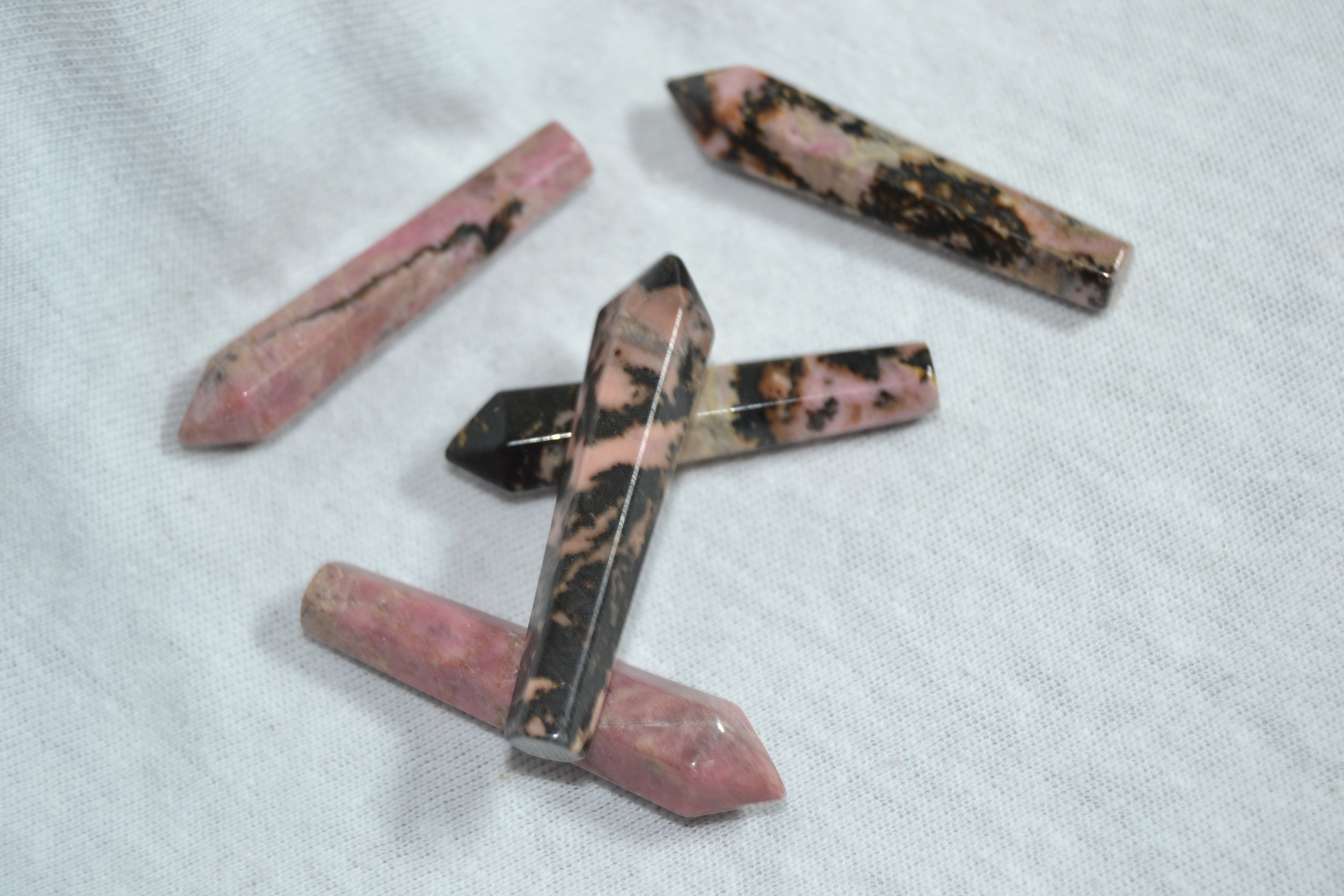 Rhodonite Pointe mono terminée